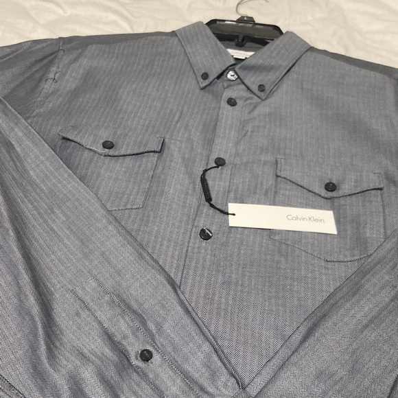 Lg Calvin Klein button up - Picture 2 of 5